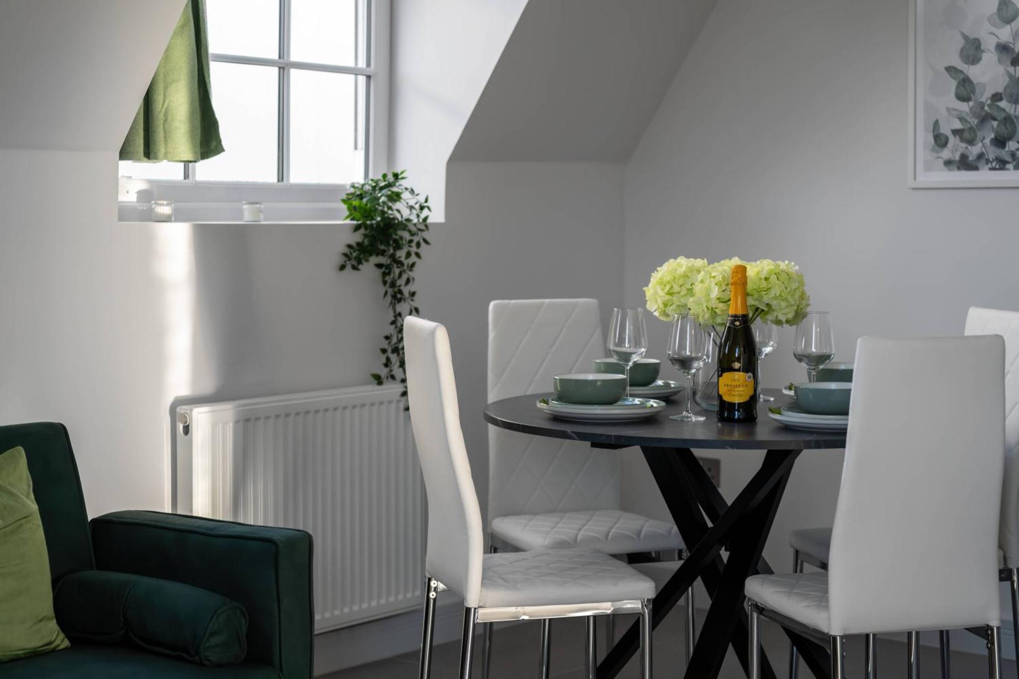 Modern & Stylish Apartments Didcot With Free Wifi Exterior photo
